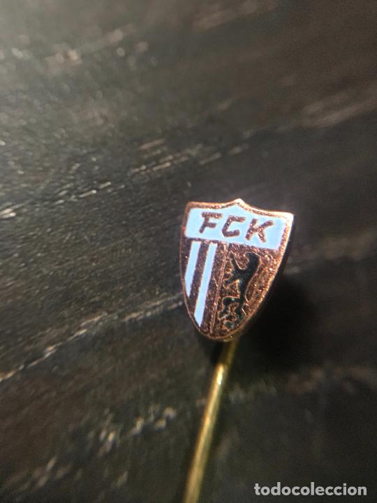 Coleccionismo deportivo: ANTIGUO PIN INSIGNIA DE SOLAPA - Foto 1