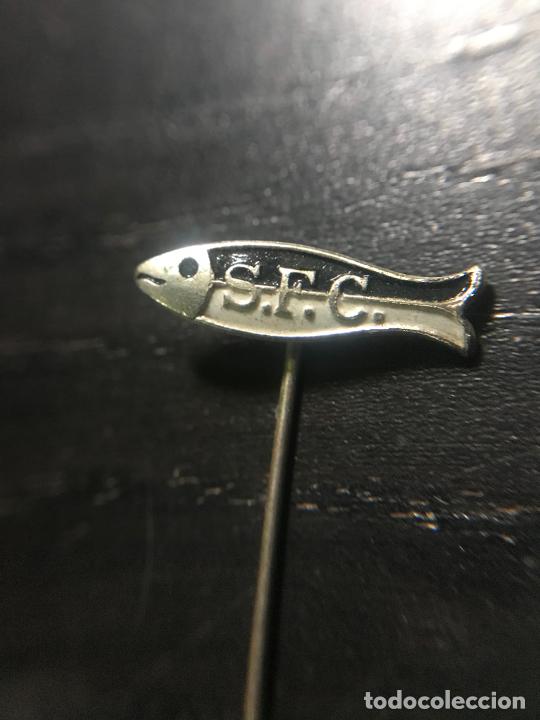 Coleccionismo deportivo: ANTIGUO PIN INSIGNIA DE SOLAPA - Foto 1