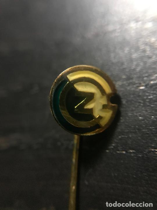 Coleccionismo deportivo: ANTIGUO PIN INSIGNIA DE SOLAPA - Foto 1