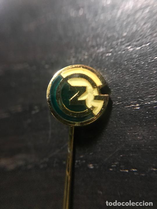 Coleccionismo deportivo: ANTIGUO PIN INSIGNIA DE SOLAPA - Foto 1