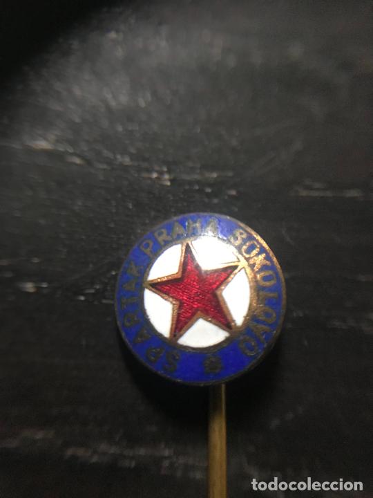 Coleccionismo deportivo: ANTIGUO PIN INSIGNIA DE SOLAPA - Foto 1