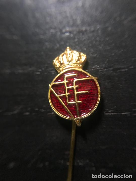Coleccionismo deportivo: ANTIGUO PIN INSIGNIA DE SOLAPA - Foto 1