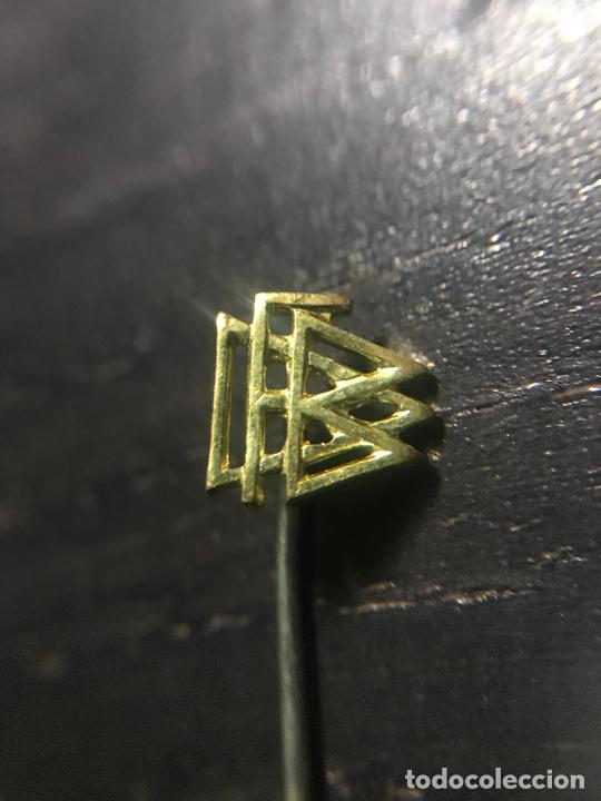 Coleccionismo deportivo: ANTIGUO PIN INSIGNIA DE SOLAPA - Foto 1