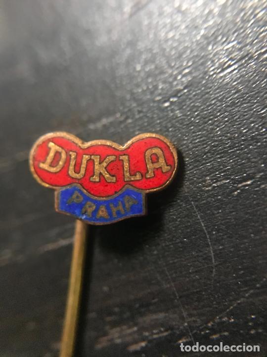 Coleccionismo deportivo: ANTIGUO PIN INSIGNIA DE SOLAPA - Foto 1