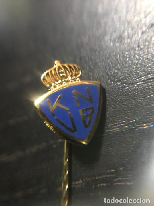 Coleccionismo deportivo: ANTIGUO PIN INSIGNIA DE SOLAPA - Foto 1