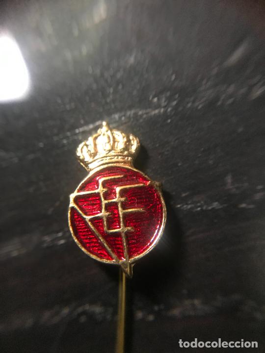 Coleccionismo deportivo: ANTIGUO PIN INSIGNIA DE SOLAPA - Foto 1