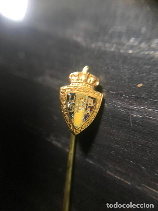 Coleccionismo deportivo: ANTIGUO PIN INSIGNIA DE SOLAPA - Foto 1