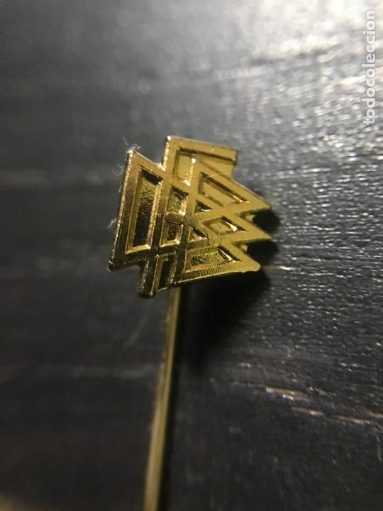 Sports collectibles: ANTIGUO PIN INSIGNIA DE SOLAPA
