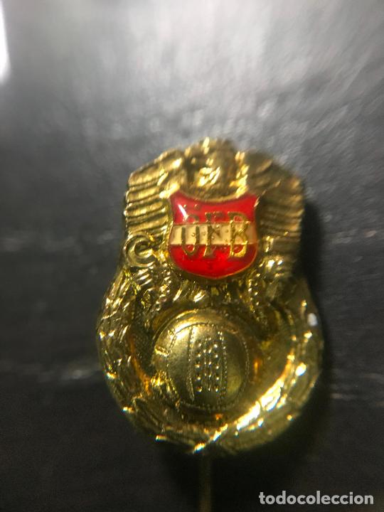 Coleccionismo deportivo: ANTIGUO PIN INSIGNIA DE SOLAPA - Foto 1