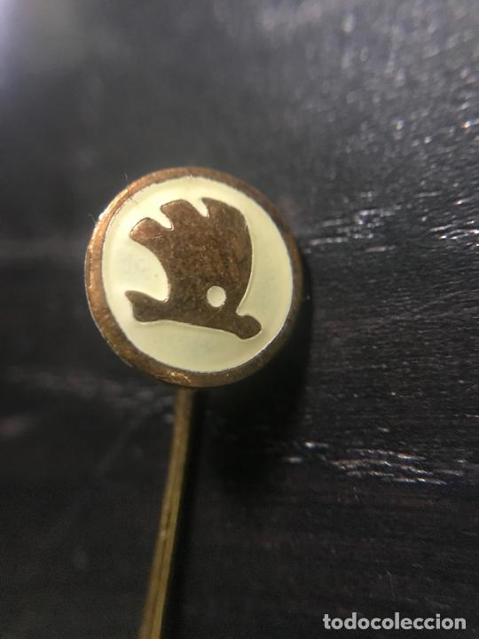 Coleccionismo deportivo: ANTIGUO PIN INSIGNIA DE SOLAPA - Foto 1