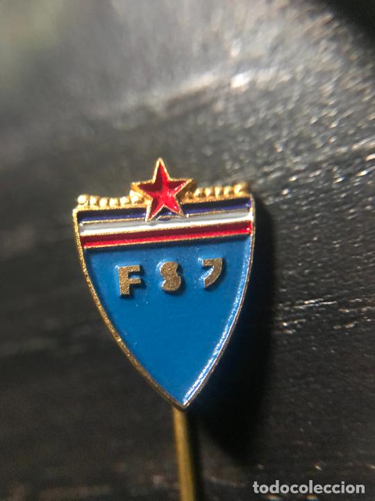 Coleccionismo deportivo: ANTIGUO PIN INSIGNIA DE SOLAPA - Foto 1