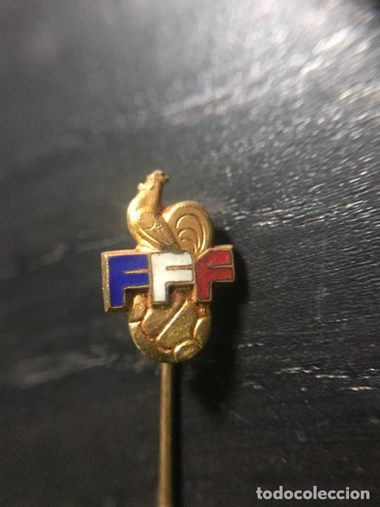 Coleccionismo deportivo: ANTIGUO PIN INSIGNIA DE SOLAPA - Foto 1