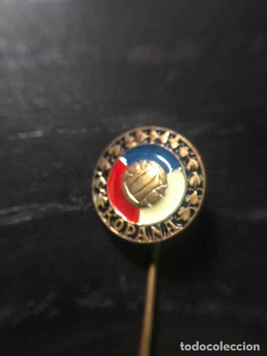 Coleccionismo deportivo: ANTIGUO PIN INSIGNIA DE SOLAPA - Foto 1