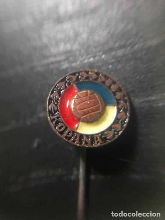 Coleccionismo deportivo: ANTIGUO PIN INSIGNIA DE SOLAPA - Foto 1