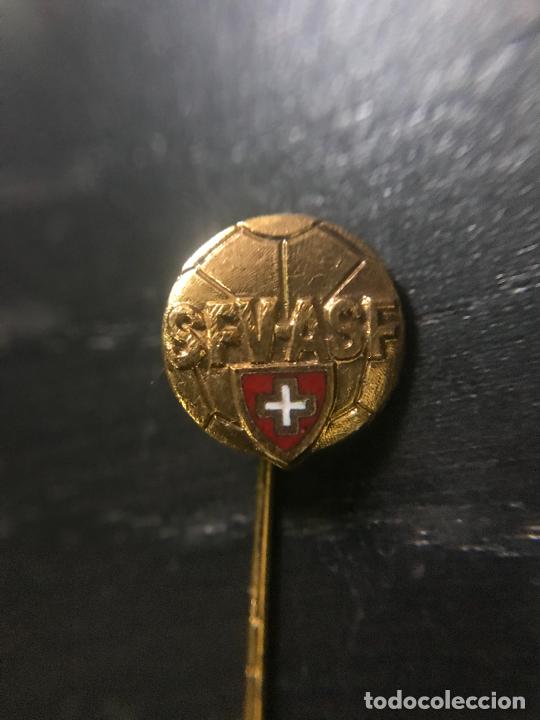 Coleccionismo deportivo: ANTIGUO PIN INSIGNIA DE SOLAPA - Foto 1