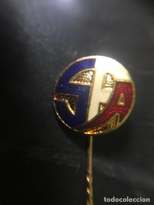 Coleccionismo deportivo: ANTIGUO PIN INSIGNIA DE SOLAPA - Foto 1