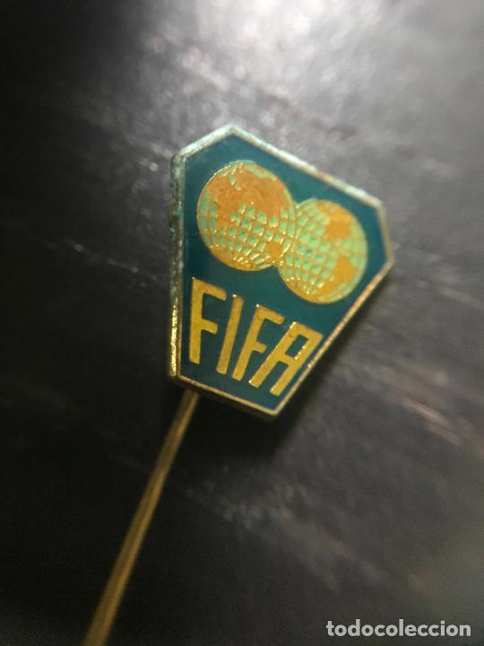 Coleccionismo deportivo: ANTIGUO PIN INSIGNIA DE SOLAPA - Foto 1