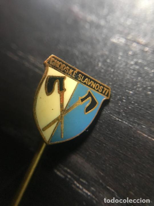 Coleccionismo deportivo: ANTIGUO PIN INSIGNIA DE SOLAPA - Foto 1