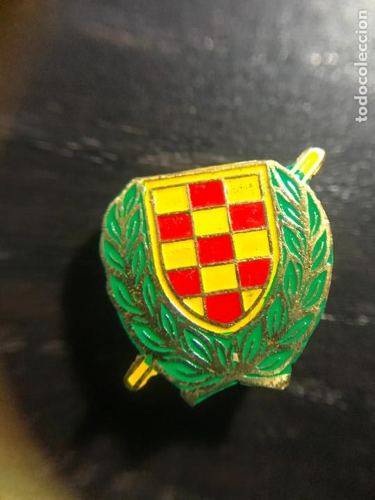 Sports collectibles: ANTIGUO PIN INSIGNIA