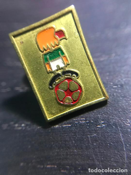 Coleccionismo deportivo: ANTIGUO PIN INSIGNIA - Foto 1