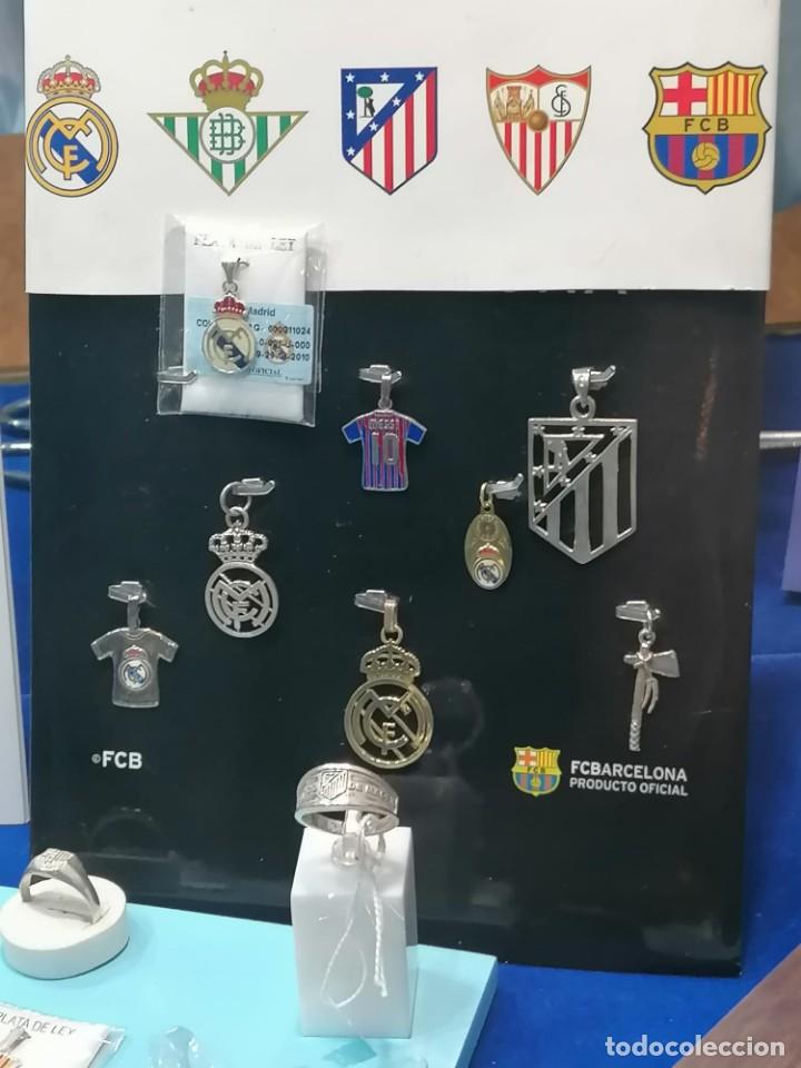 Collectionnisme sportif: joyas variadas de equipos de futbol en plata de ley