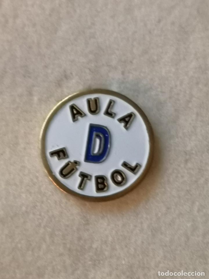 Collezionismo sportivo: PIN FUTBOL - ASTURIAS - OVIEDO - AULA D FUTBOL - Tama&ntilde;o 0,8 cm di&aacute;metro