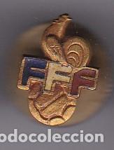 Coleccionismo deportivo: ANTIGUA INSIGNIA DE ROSCA DE LA FEDERACION FRANCESA DE FUTBOL (FOOTBALL) FFF