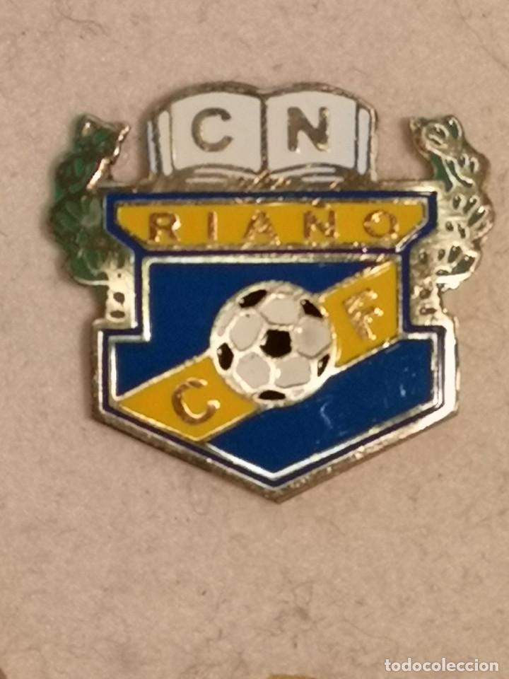 Coleccionismo deportivo: PIN FUTBOL - ASTURIAS - RIA&Ntilde;O - CN RIA&Ntilde;O CF