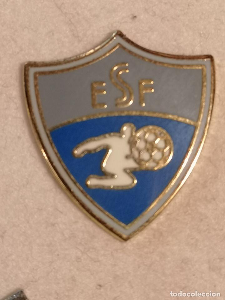 Coleccionismo deportivo: PIN FUTBOL - ASTURIAS - TINEO - ESCUELA DE FUTBOL SUROCCIDENTE