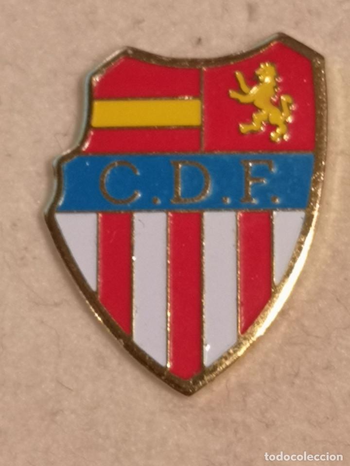 Coleccionismo deportivo: PIN FUTBOL - ZARAGOZA - CD FUENCLARA