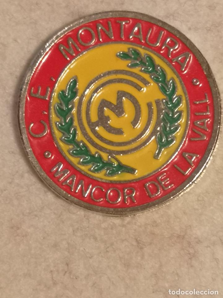 Sports collectibles: PIN FUTBOL - MALLORCA - MANCOR DE LA VALL - CE MONTAURA