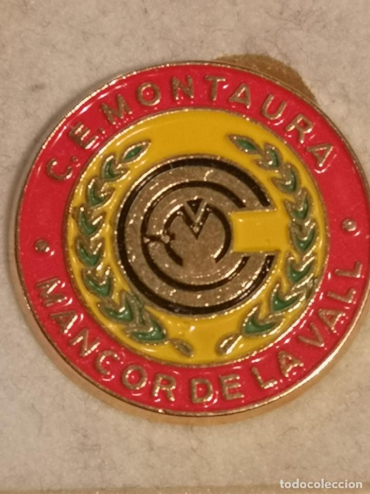Sports collectibles: PIN FUTBOL - MALLORCA - MANCOR DE LA VALL - CE MONTAURA