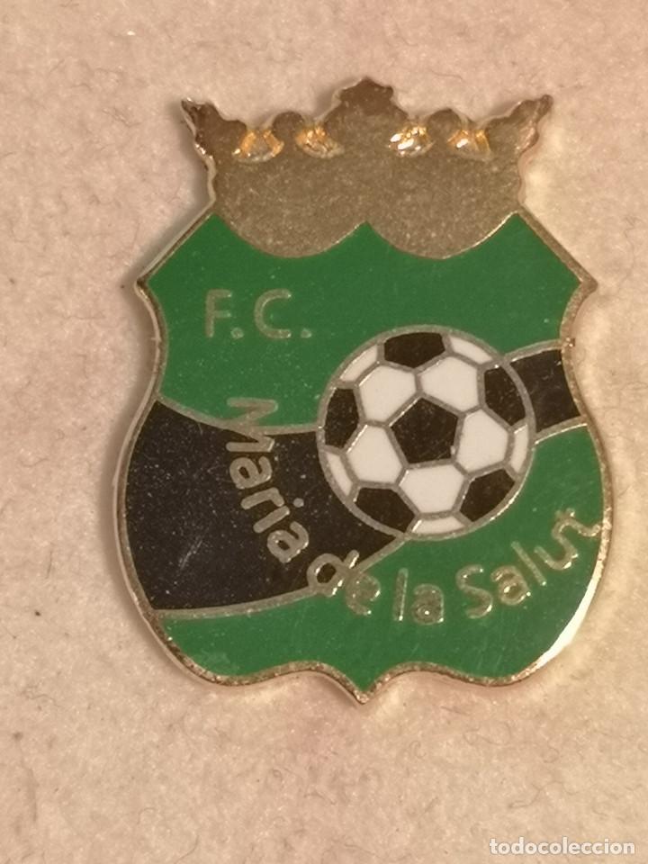 Sports collectibles: PIN FUTBOL - MALLORCA - MARIA DE LA SALUT - FC MARIA DE LA SALUT