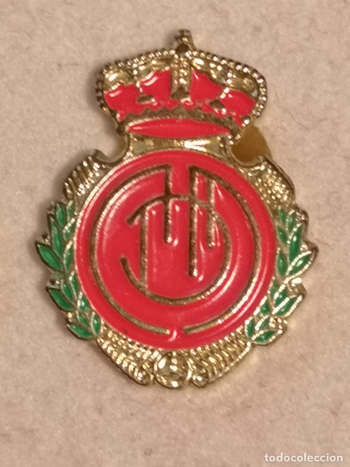 Colecionismo desportivo: PIN FUTBOL - MALLORCA - PALMA - RCD MALLORCA - Escudo de 1996