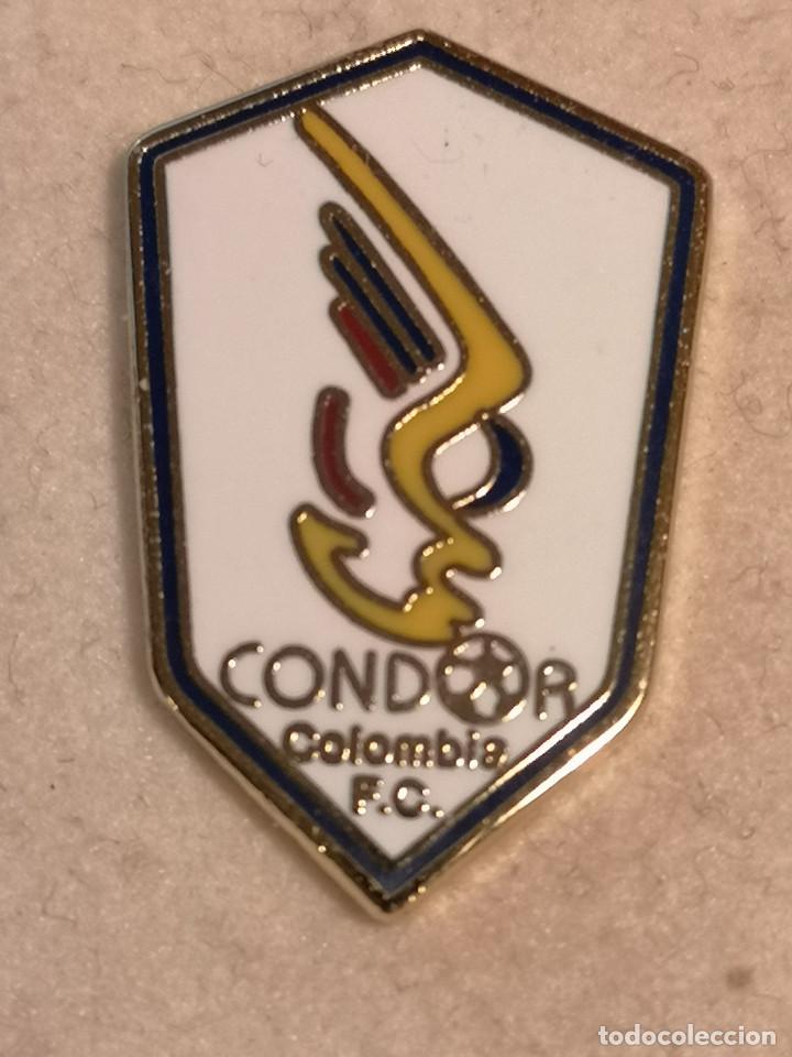 Colecionismo desportivo: PIN FUTBOL - MALLORCA - PALMA - FC CONDOR COLOMBIA
