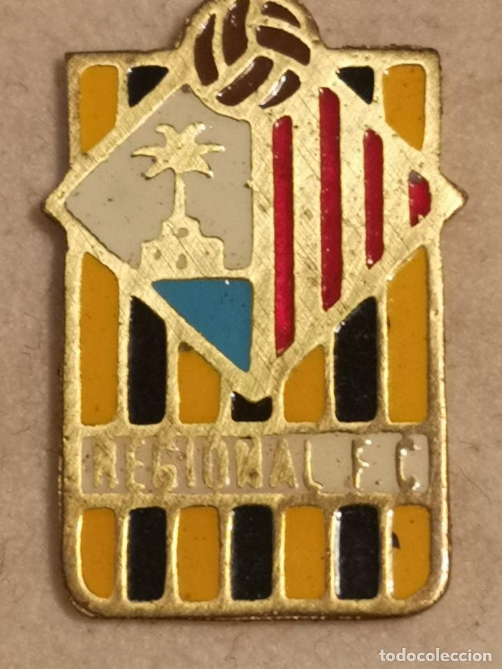 Sports collectibles: PIN FUTBOL - MALLORCA - PALMA - REGIONAL FC