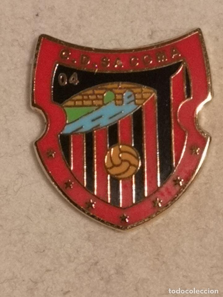 Coleccionismo deportivo: PIN FUTBOL - MALLORCA - SA COMA - CD SA COMA - Foto 1