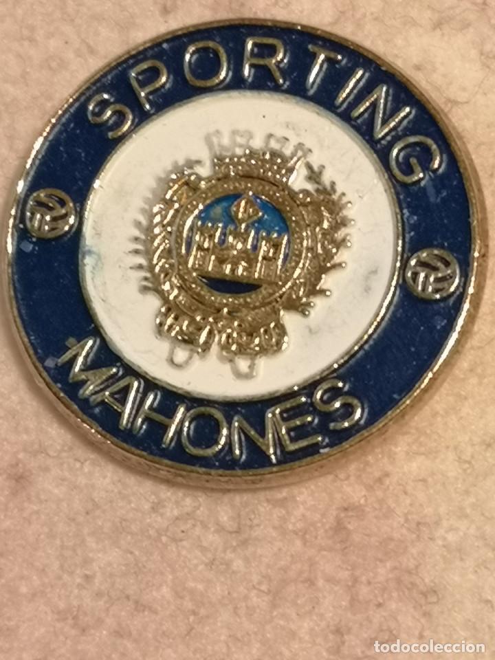 Coleccionismo deportivo: PIN FUTBOL - MENORCA - MA&Oacute; - SPORTING MAHONES