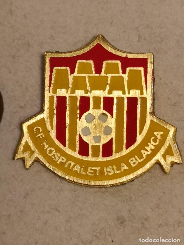 Coleccionismo deportivo: PIN FUTBOL - EIVISSA-IBIZA - EIVISSA - CF HOSPITALET ISLA BLANCA