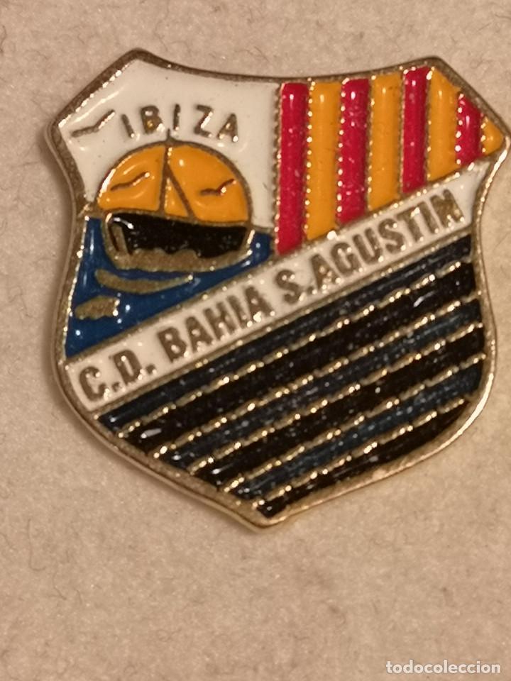 Coleccionismo deportivo: PIN FUTBOL - EIVISSA-IBIZA - SANT AGUST&Iacute; DES VEDR&Agrave; - CD BAHIA SAN AGUST&Iacute;N