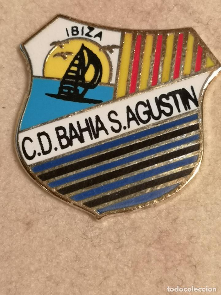 Coleccionismo deportivo: PIN FUTBOL - EIVISSA-IBIZA - SANT AGUST&Iacute; DES VEDR&Agrave; - CD BAHIA SAN AGUST&Iacute;N