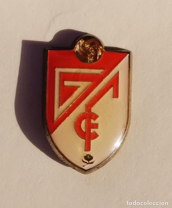 insignia/pin del equipo de fútbol conil cf (cád - Buy Football pins on  todocoleccion