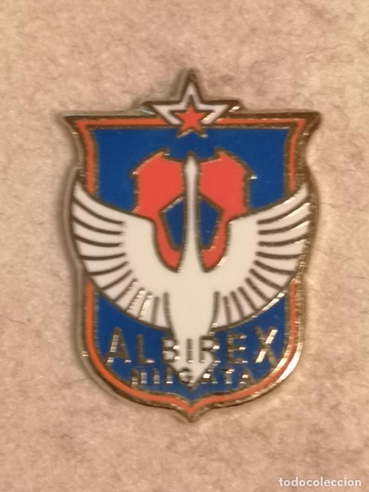 Coleccionismo deportivo: PIN FUTBOL - JAPON - NIGATA - ALBIREX NIIGATA