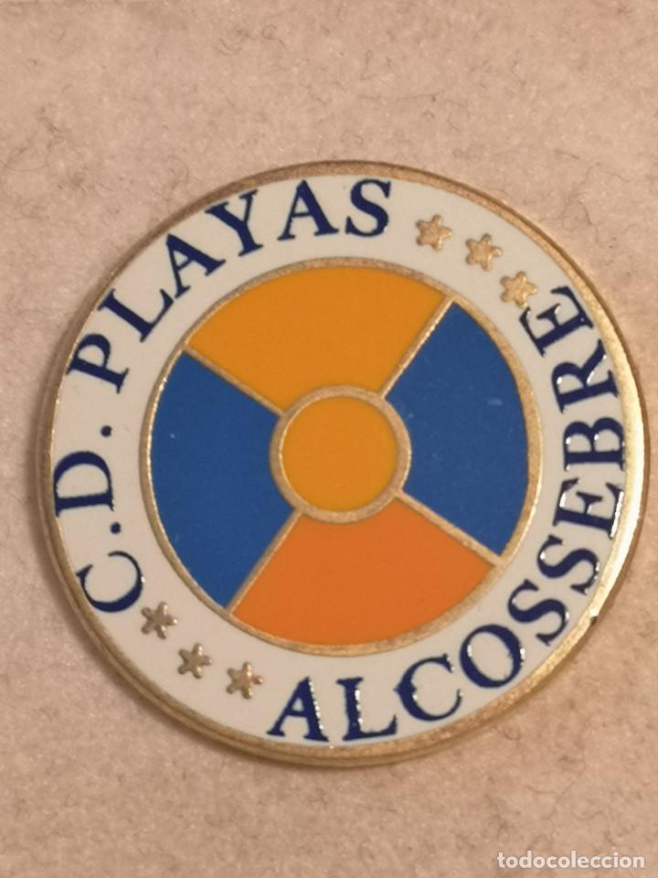 Coleccionismo deportivo: PIN FUTBOL - CASTELL&Oacute; (CASTELLON) - ALCOSSEBRE - CD PLAYAS ALCOSSEBRE