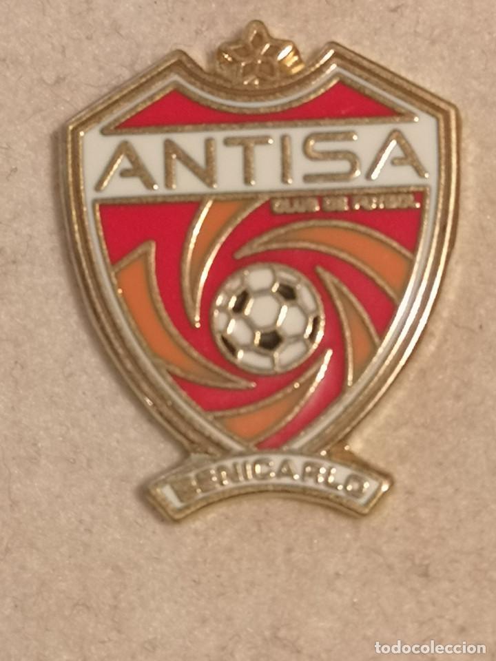 Coleccionismo deportivo: PIN FUTBOL - CASTELL&Oacute; (CASTELLON) - BENICARLO - ANTISA CF