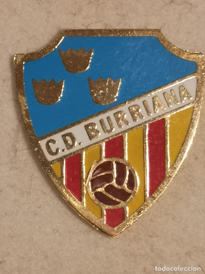 Coleccionismo deportivo: PIN FUTBOL - CASTELL&Oacute; (CASTELLON) - BORRIANA - CD BURRIANA