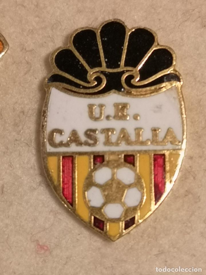 Coleccionismo deportivo: PIN FUTBOL - CASTELL&Oacute; (CASTELLON) - CASTELLO DE LA PLANA - UE CASTALIA