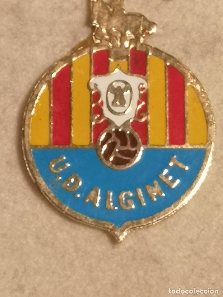 Sports collectibles: PIN FUTBOL - VALENCIA - ALGINET - UD ALGINET