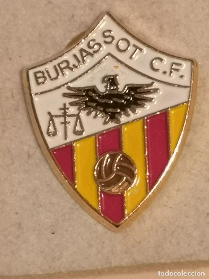 Sports collectibles: PIN FUTBOL - VALENCIA - BURJASSOT - BUSJASSOT CF