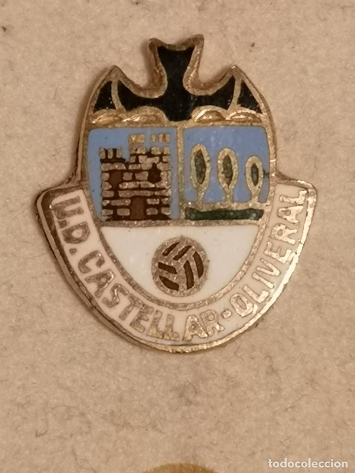 Sports collectibles: PIN FUTBOL - VALENCIA - UD CASTELLAR-OLIVERAL